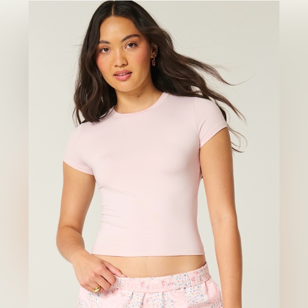 NWOT Hollister Seamless Fabric Longline Crew Baby Tee